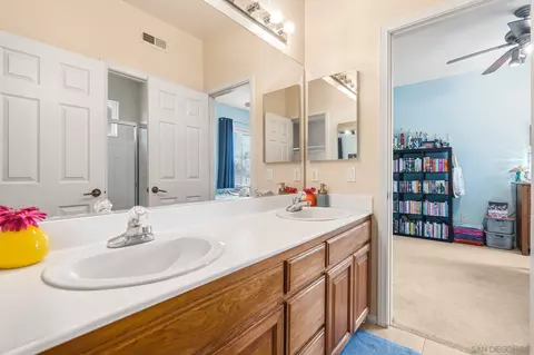Bath - 2267 Orchard View Ln, Escondido, CA 92027 photo 5 of 6
