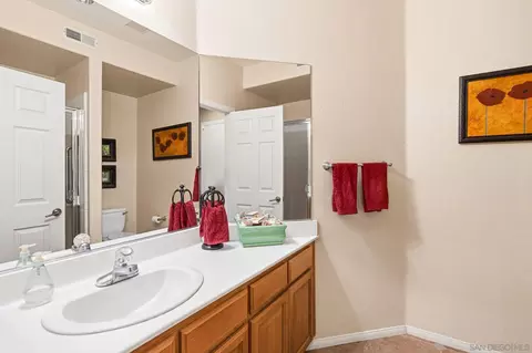 Bath - 2267 Orchard View Ln, Escondido, CA 92027 photo 6 of 6