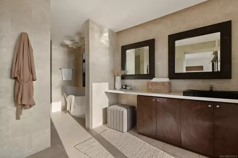 Bath - 1112 Neptune Ave, Encinitas, CA 92024 photo 1 of 5