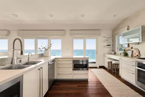 Kitchen - 1112 Neptune Ave, Encinitas, CA 92024 photo 2 of 5