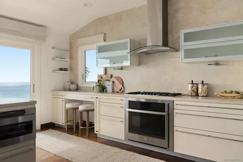 Kitchen - 1112 Neptune Ave, Encinitas, CA 92024 photo 3 of 5