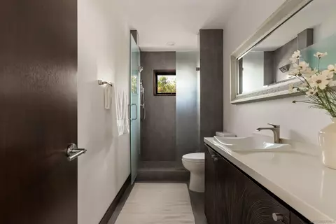 Bath - 1112 Neptune Ave, Encinitas, CA 92024 photo 5 of 5