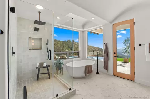 Bath - 15711 Salida Del Sol, Ramona, CA 92065 photo 1 of 7