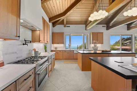 Kitchen - 15711 Salida Del Sol, Ramona, CA 92065 photo 3 of 4