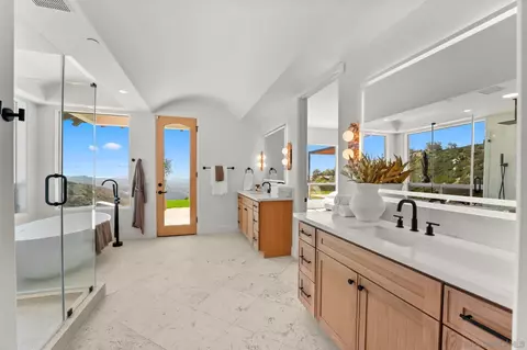Bath - 15711 Salida Del Sol, Ramona, CA 92065 photo 3 of 7