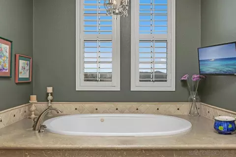 Bath - 1237 Breakaway Dr, Oceanside, CA 92057 photo 5 of 8
