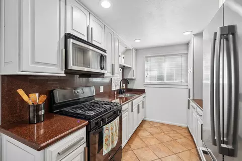 Kitchen - 5074 Gold, Oceanside, CA 92057 photo 3 of 5