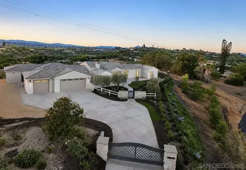 3240 Via Del Cielo, Fallbrook, CA 92028 photo 9