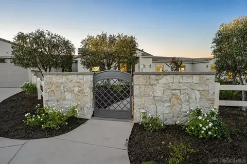 3240 Via Del Cielo, Fallbrook, CA 92028 photo 2