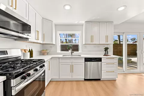 Kitchen - 14929 Conchos Dr, Poway, CA 92064 photo 5 of 6