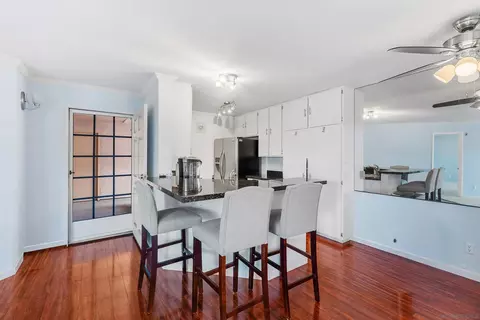 7087 Camino Revueltos #302, San Diego, CA 92111