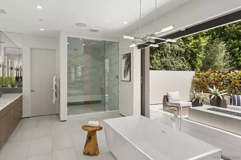 Bath - 6349 Castejon, La Jolla, CA 92037 photo 1 of 6