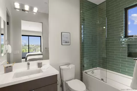 Bath - 6349 Castejon, La Jolla, CA 92037 photo 4 of 6