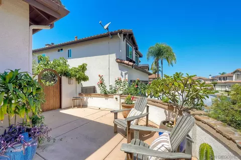 Exterior - 1469 Turquoise Dr, Carlsbad, CA 92011 photo 3 of 9