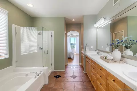 Bath - 1469 Turquoise Dr, Carlsbad, CA 92011 photo 3 of 5