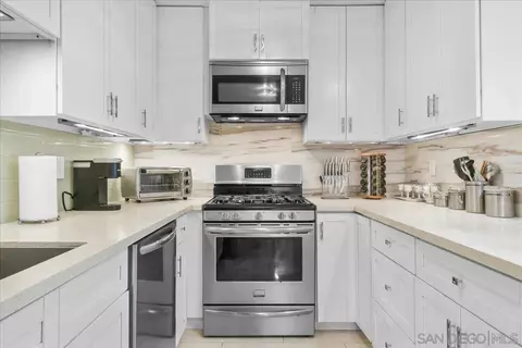Kitchen - 13754 Mango Dr #123, Del Mar, CA 92014 photo 2 of 3
