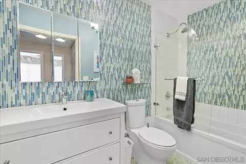 Bath - 13754 Mango Dr #123, Del Mar, CA 92014 photo 1 of 1