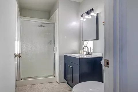 Bath - 631 Charles Dr, Oceanside, CA 92057 photo 1 of 2