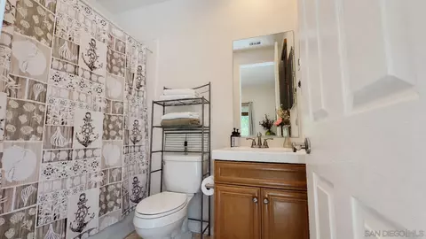 Bath - 3703 Mandolin Ave, Simi Valley, CA 93063 photo 3 of 10