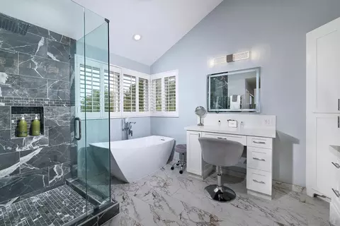 Bath - 3520 Sitio Baya, Carlsbad, CA 92009 photo 3 of 7