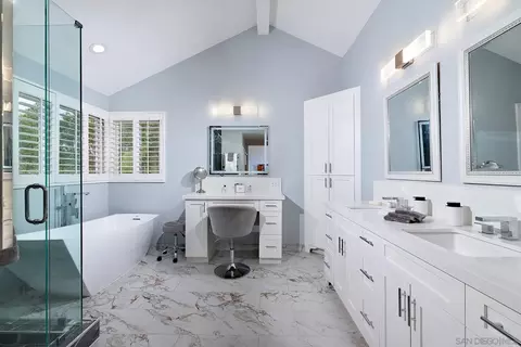 Bath - 3520 Sitio Baya, Carlsbad, CA 92009 photo 2 of 7