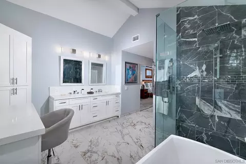 Bath - 3520 Sitio Baya, Carlsbad, CA 92009 photo 4 of 7