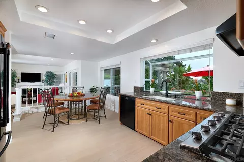 Kitchen - 3520 Sitio Baya, Carlsbad, CA 92009 photo 4 of 4