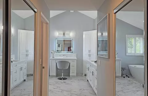 Bath - 3520 Sitio Baya, Carlsbad, CA 92009 photo 5 of 7