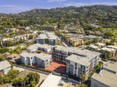 View/Area - 2130 Vallecitos #246, La Jolla, CA 92037 photo 2 of 3