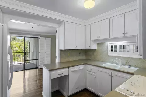 Kitchen - 2130 Vallecitos #246, La Jolla, CA 92037 photo 2 of 3