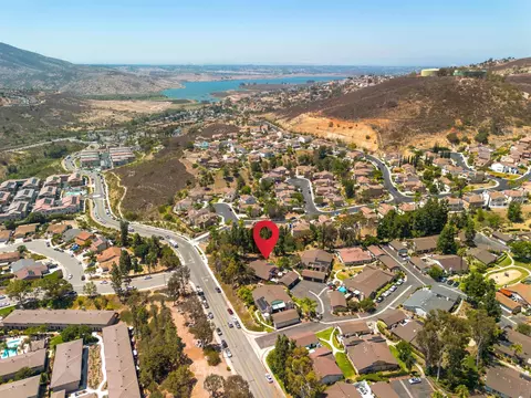 View/Area - 2207 Arborvitae Ln, Spring Valley, CA 91977 photo 2 of 5