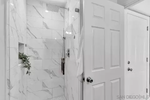 Bath - 9885 Aldergrove Ln, Spring Valley, CA 91977 photo 3 of 3