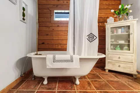 Bath - 39525 Opalocka, Boulevard, CA 91905 photo 2 of 5