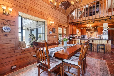 Dining - 39525 Opalocka, Boulevard, CA 91905 photo 2 of 3