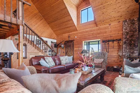 Living - 39525 Opalocka, Boulevard, CA 91905 photo 3 of 6