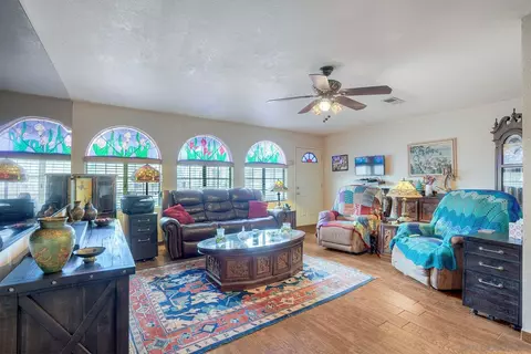 645 63rd, San Diego, CA 92114