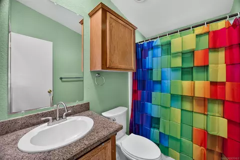 Bath - 1638 Calavo Rd #35, Fallbrook, CA 92028 photo 2 of 2
