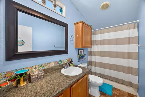 Bath - 1638 Calavo Rd #35, Fallbrook, CA 92028 photo 1 of 2