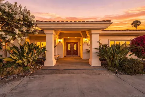 Exterior - 1990 Quail View Dr, Vista, CA 92084 photo 1 of 15