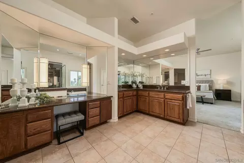 Bath - 1990 Quail View Dr, Vista, CA 92084 photo 4 of 5