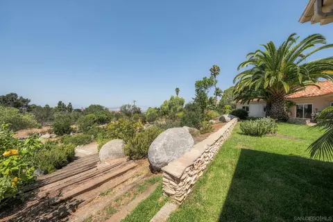 Exterior - 1990 Quail View Dr, Vista, CA 92084 photo 9 of 15