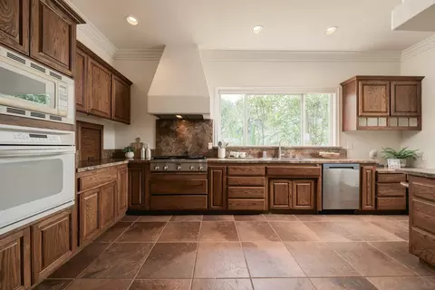 Kitchen - 1990 Quail View Dr, Vista, CA 92084 photo 6 of 7