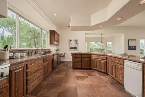 Kitchen - 1990 Quail View Dr, Vista, CA 92084 photo 4 of 7