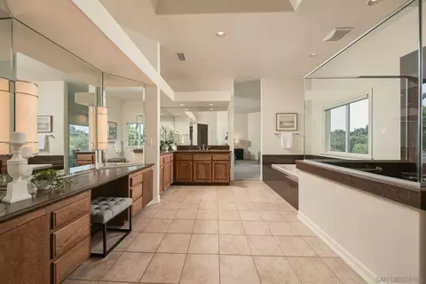 Bath - 1990 Quail View Dr, Vista, CA 92084 photo 2 of 5