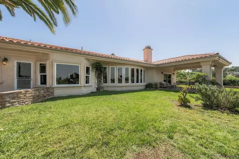 Exterior - 1990 Quail View Dr, Vista, CA 92084 photo 7 of 15