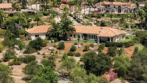 View/Area - 1990 Quail View Dr, Vista, CA 92084 photo 4 of 10