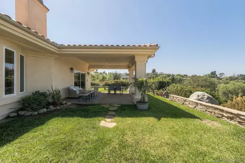Exterior - 1990 Quail View Dr, Vista, CA 92084 photo 5 of 15