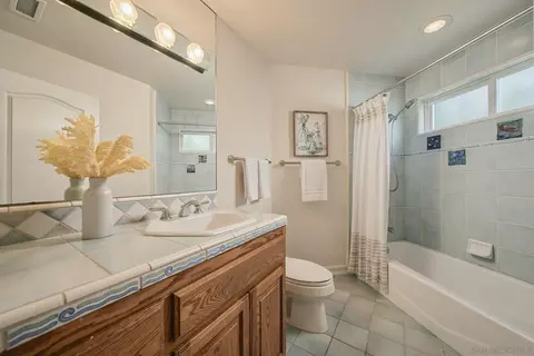Bath - 1990 Quail View Dr, Vista, CA 92084 photo 5 of 5
