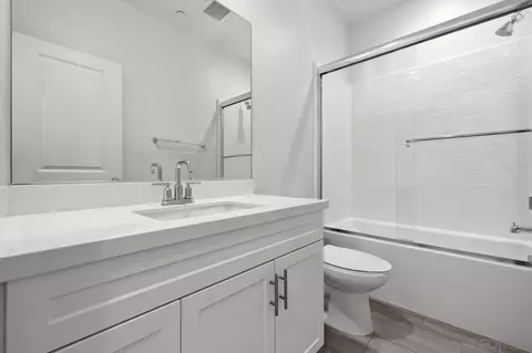 Bath - 340 Waterbury Ct, Santee, CA 92071 photo 3 of 3