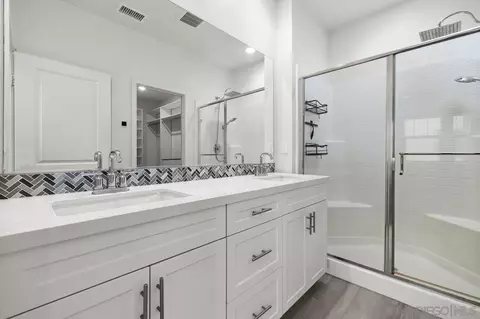 Bath - 340 Waterbury Ct, Santee, CA 92071 photo 2 of 3